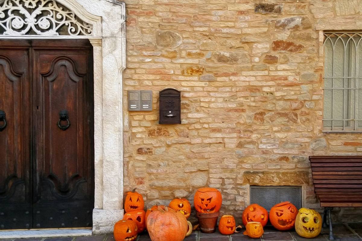 Carved pumpkins line the wall of a typical Tuscan house