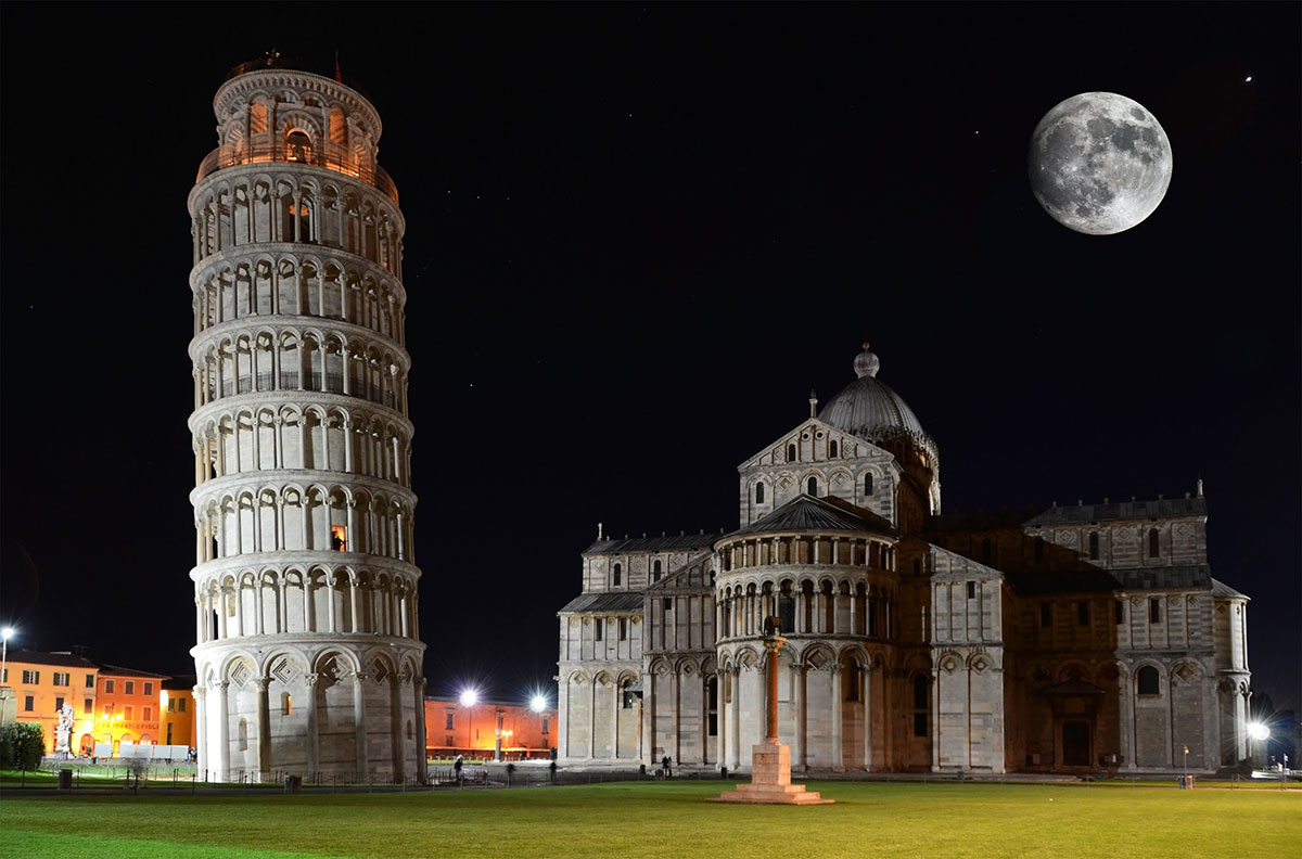 A full moon hangs above the sky of Pisa