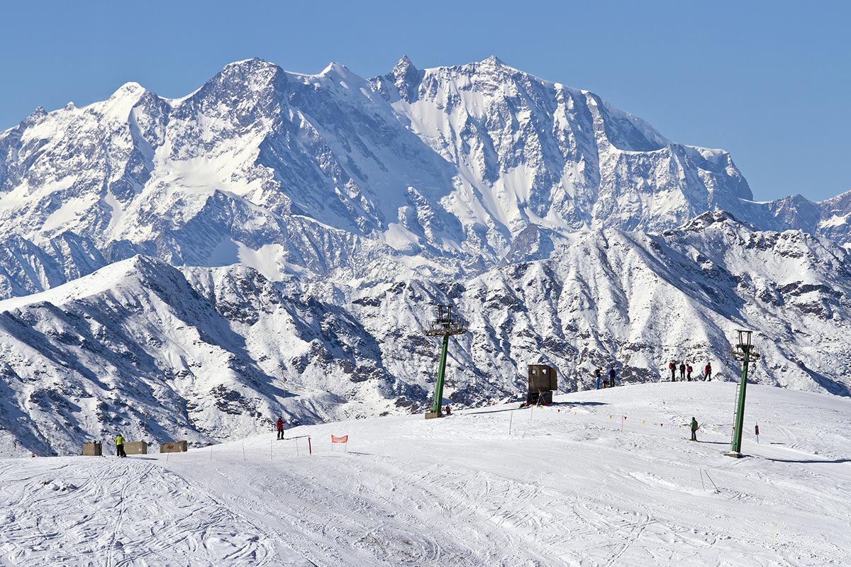 A snowy slope on Mottarone