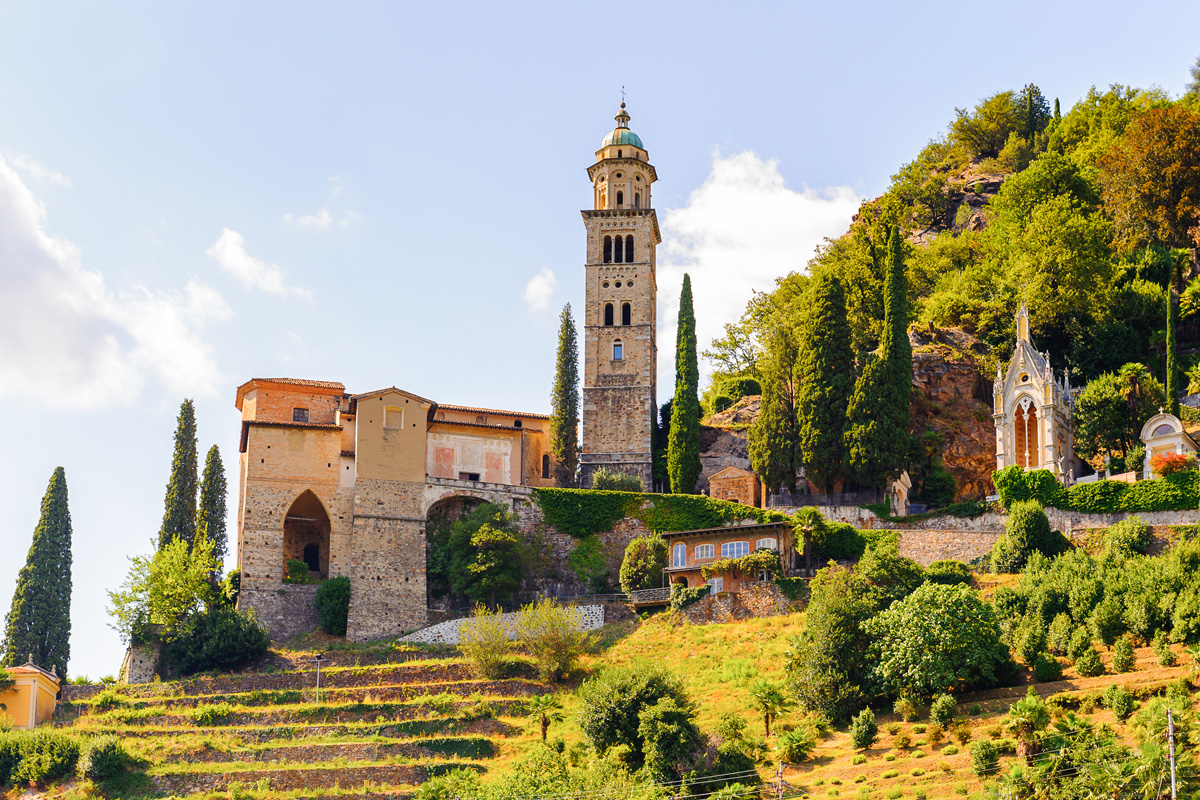 L'imponente campanile di Santa Maria del Sasso a Morcote