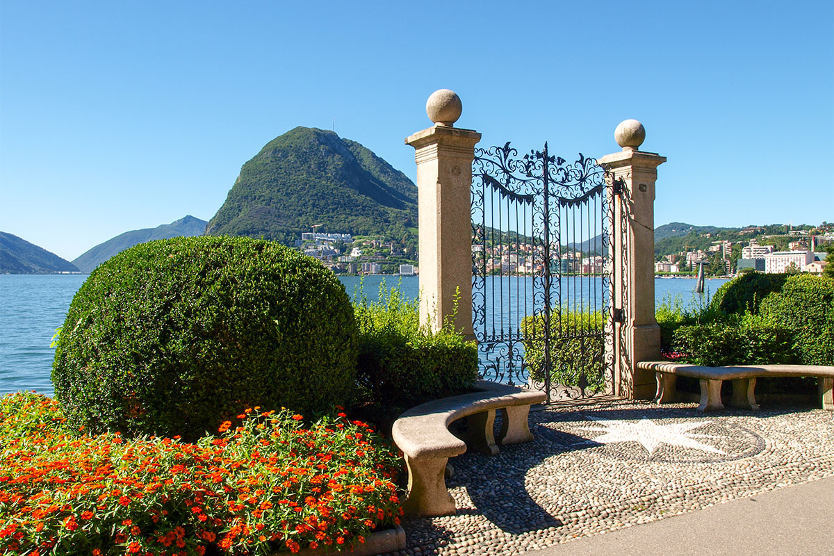 La nostra seconda regione più prenotata, il famoso Parco Ciani a Lugano, con il fogliame lussureggiante e le montagne sullo sfondo.