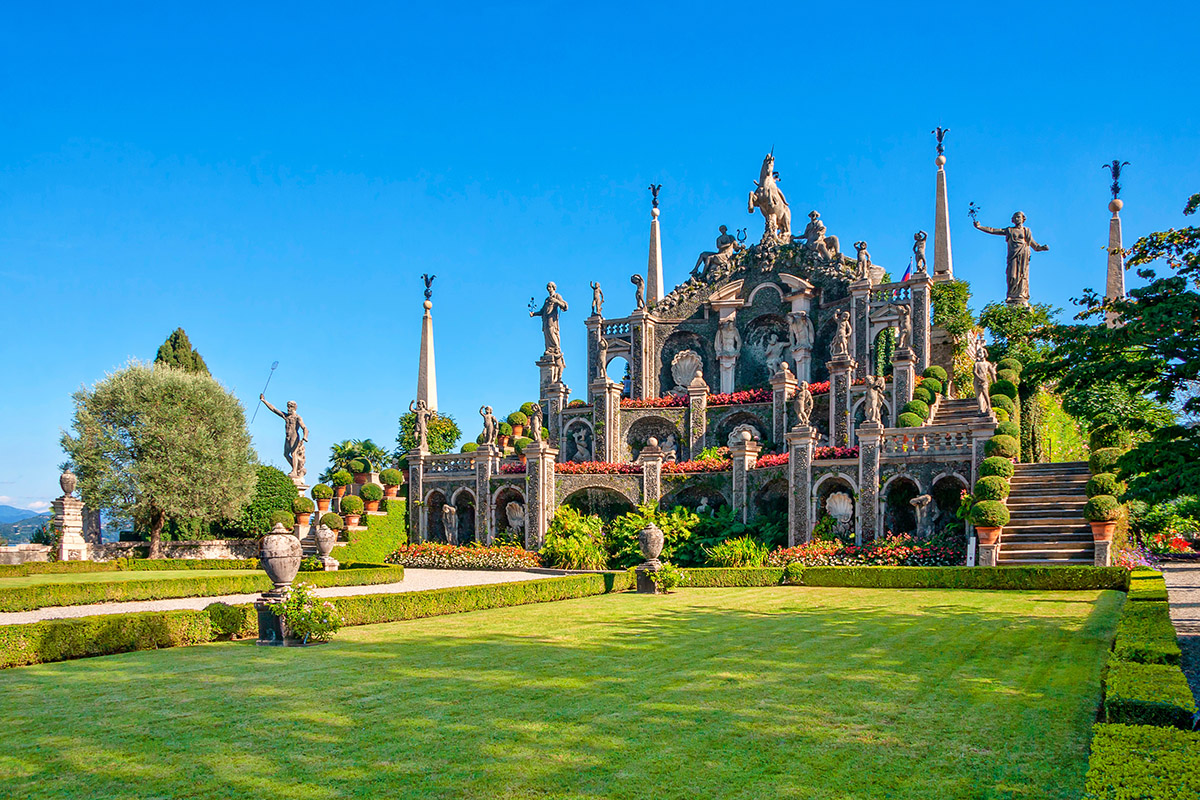 Gli splendidi giardini botanici dell'Isola Bella, una delle Isole Borromee sul Lago Maggiore