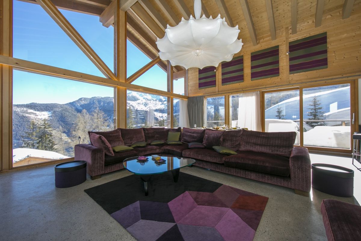 Happy.Rentals' plush holiday property in La Tzoumaz, Switzerland, featuring large picture windows. Property ID: 2931