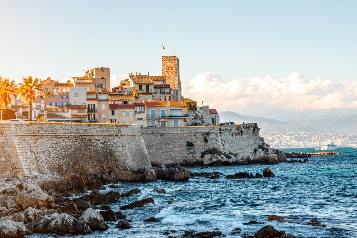 Antibes’ vieille ville overlooking the sea