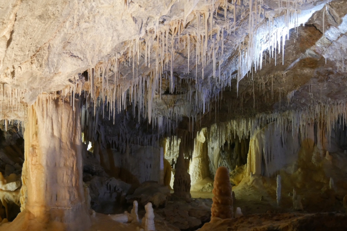 Borgio Verezzi - Grotte di Valdeminio, una delle grotte più colorate del mondo