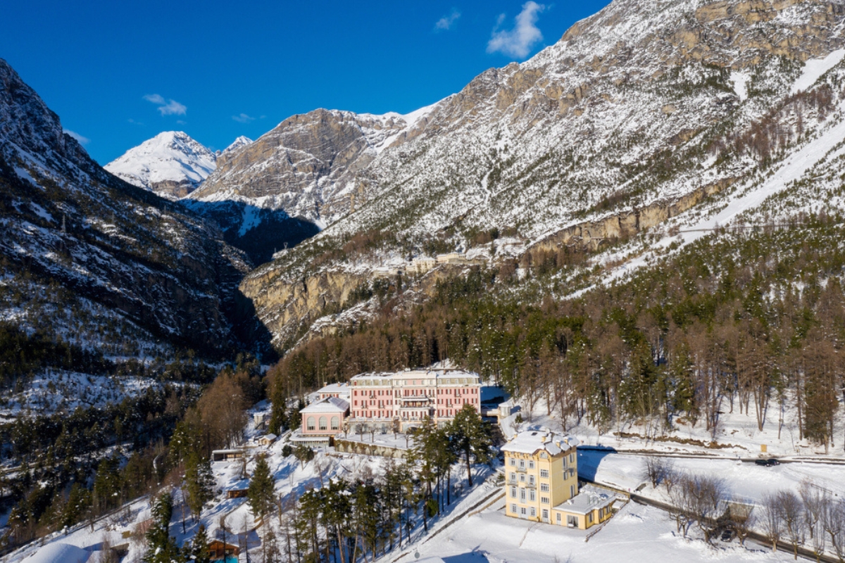 Snow descends on Bormio with Bagni Nuovi in the centre in the Province of Sondrio