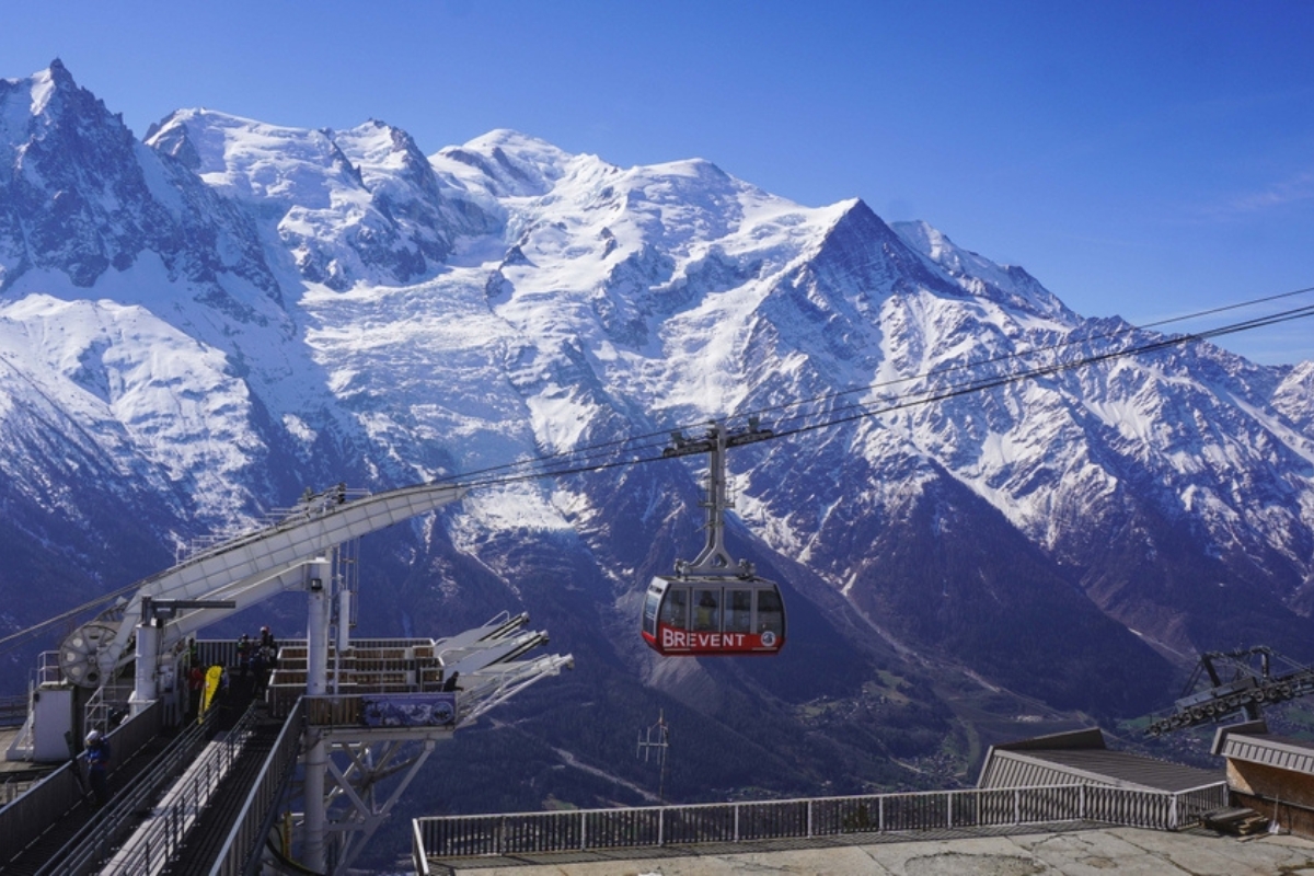 Funivia del Brevent con il massiccio del Monte Bianco sullo sfondo, Chamonix, Francia