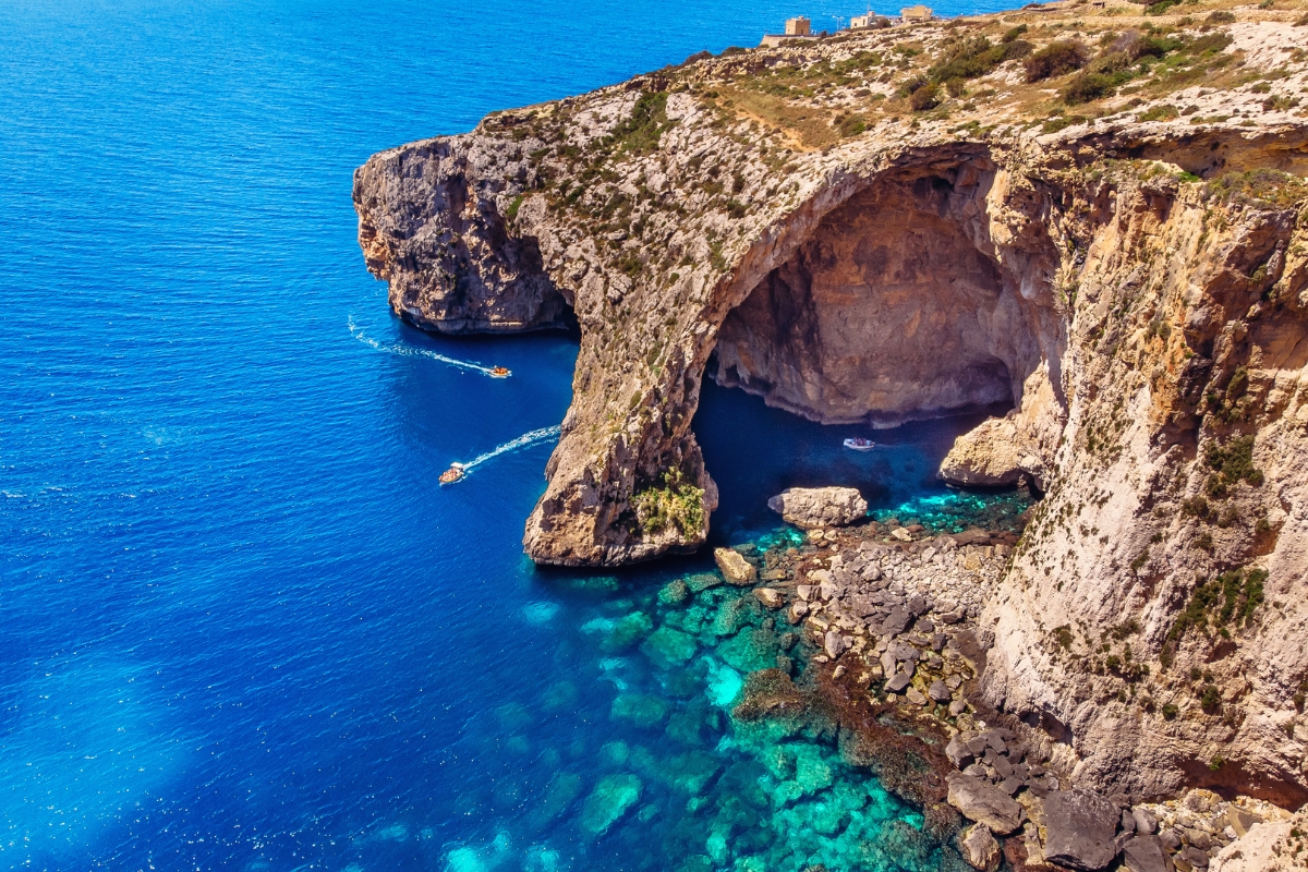 Spettacolare vista aerea della Grotta Azzurra, Malta