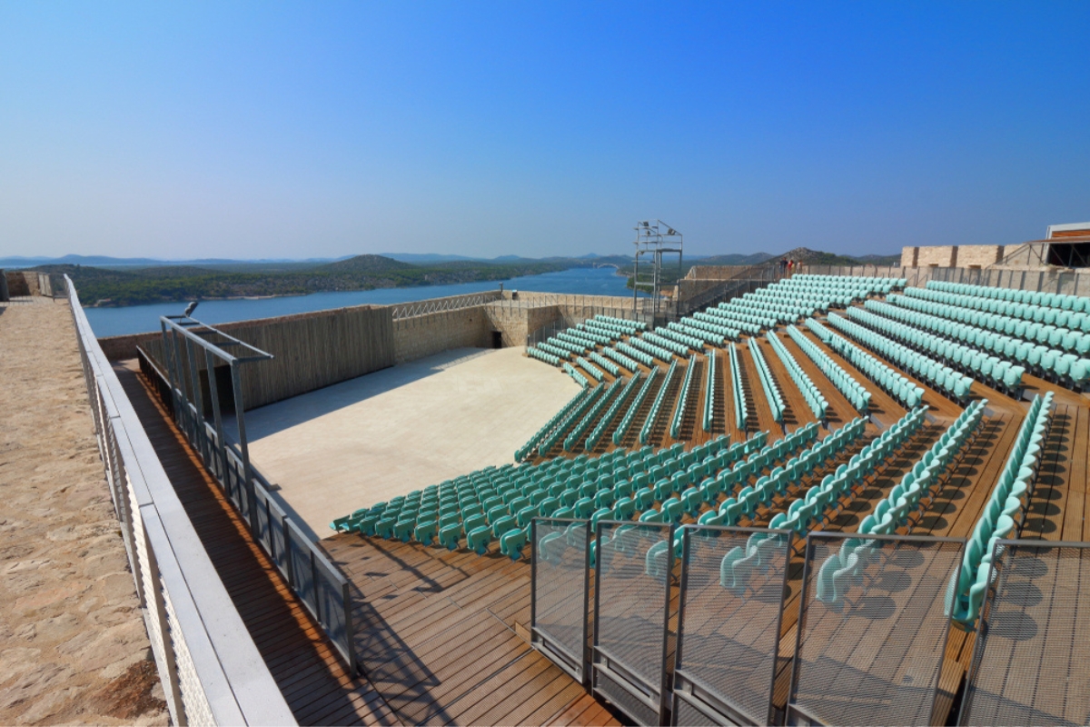 Il teatro all'aperto della Fortezza di San Michele, con 1077 posti a sedere