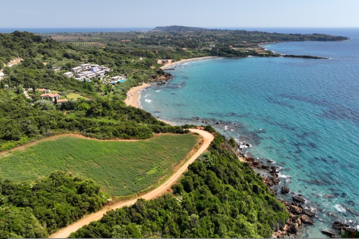 La spiaggia di Skafidia sulla splendida costa tra Katakolo e Kyllini 
