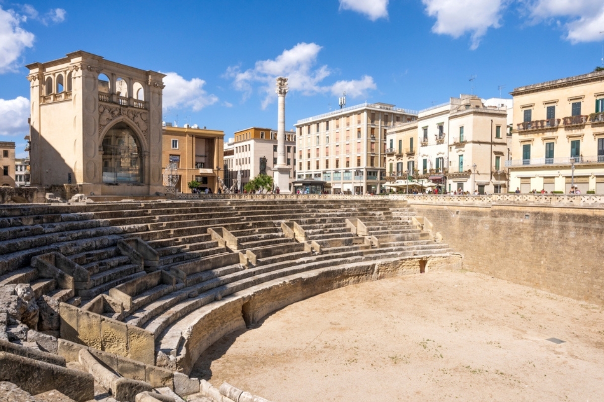 Rovine dell'anfiteatro romano costruito nell'antica città romana di Lupiae, oggi Lecce, nel Salento, regione Puglia, Italia