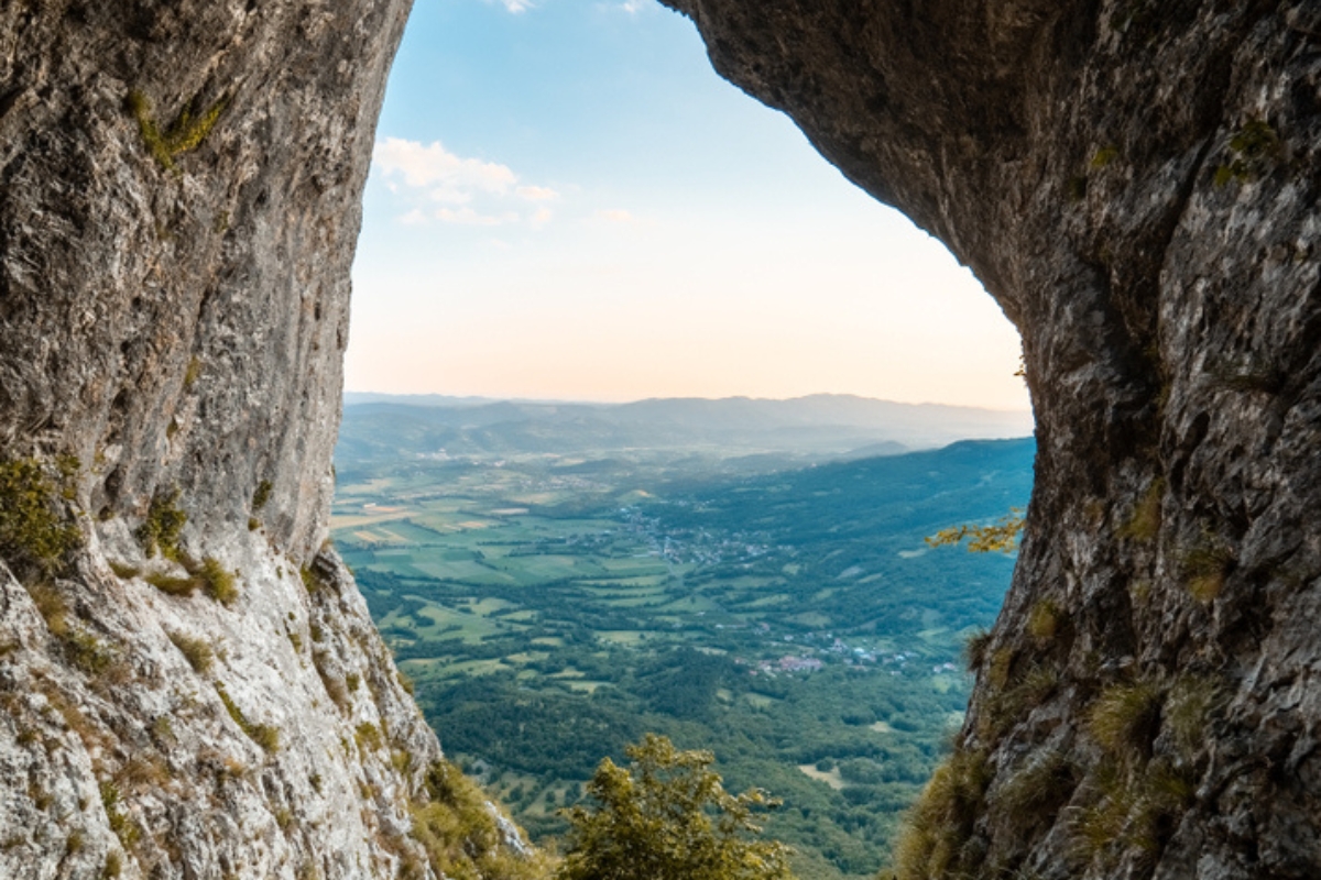 Finestra naturale di Otlica con vista sulla valle del Vipacco