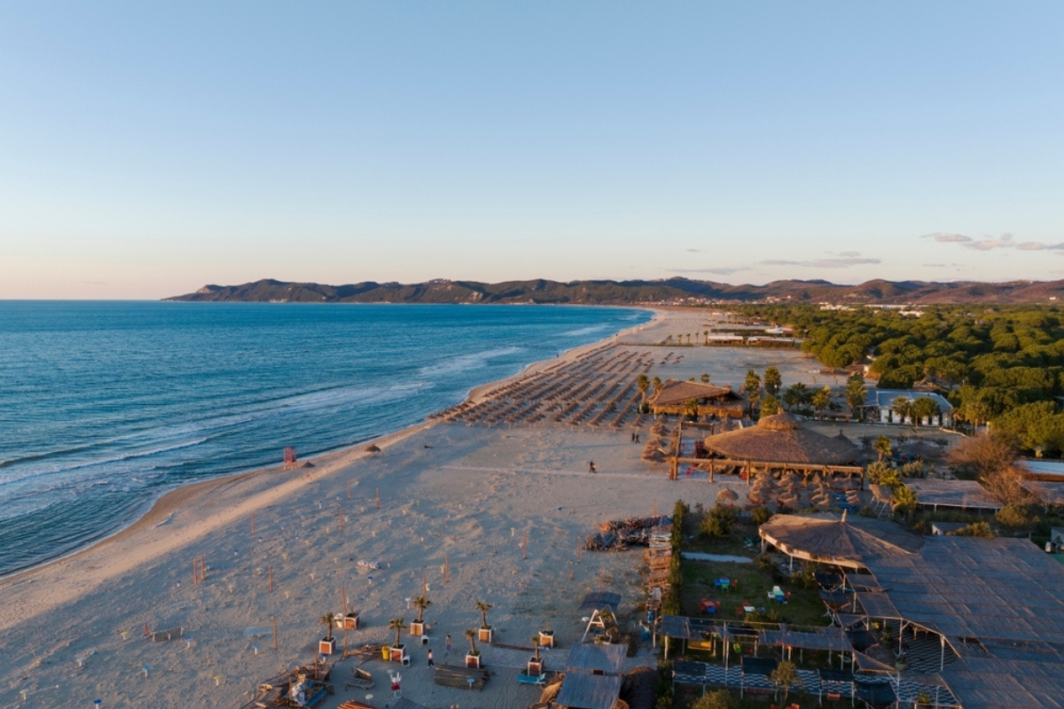 Mare Adriatico Costa dell'Albania, spiaggia "Gjiri i Lalzit"