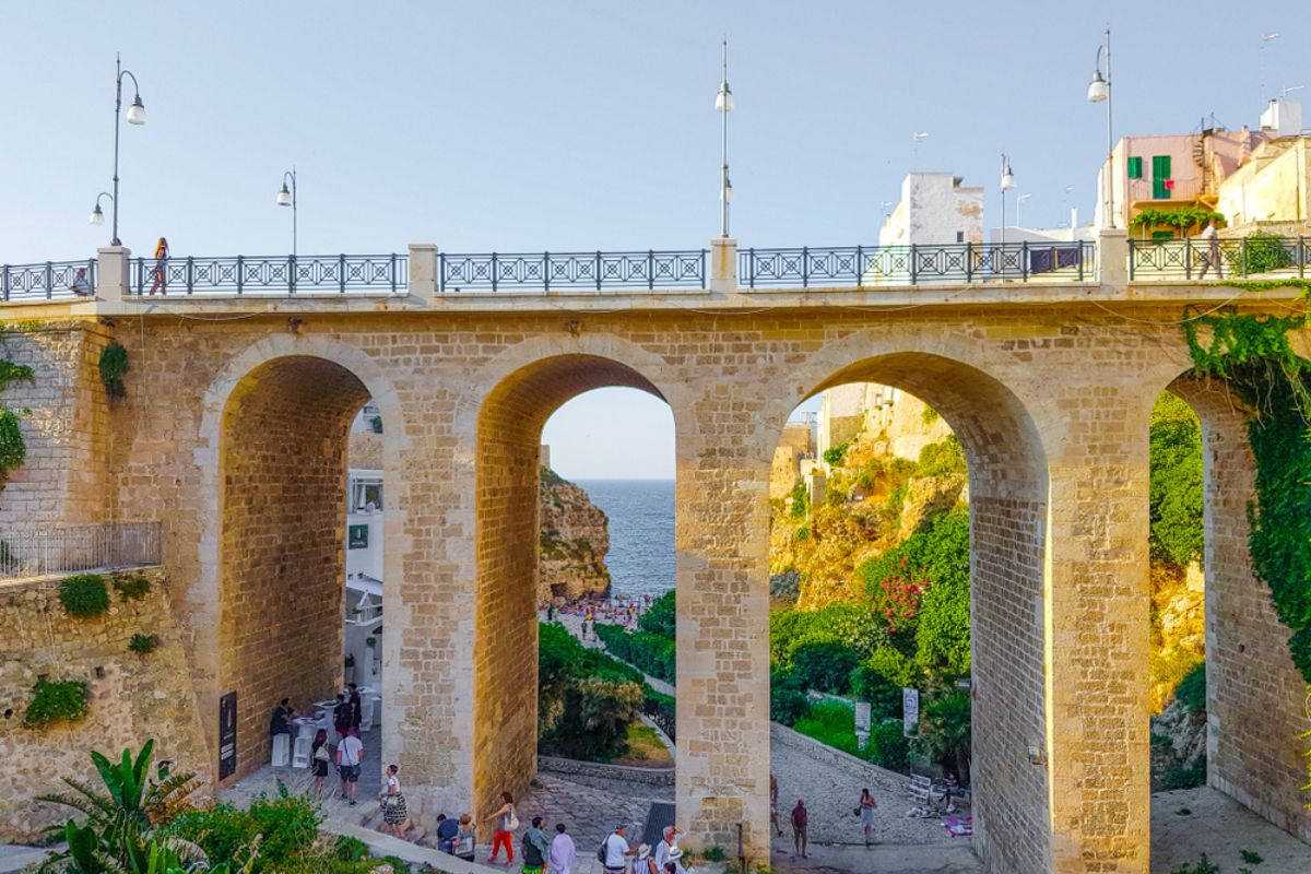 Ponte Lama Monachile, il ponte sulla celebre spiaggia di Lama Monachile  