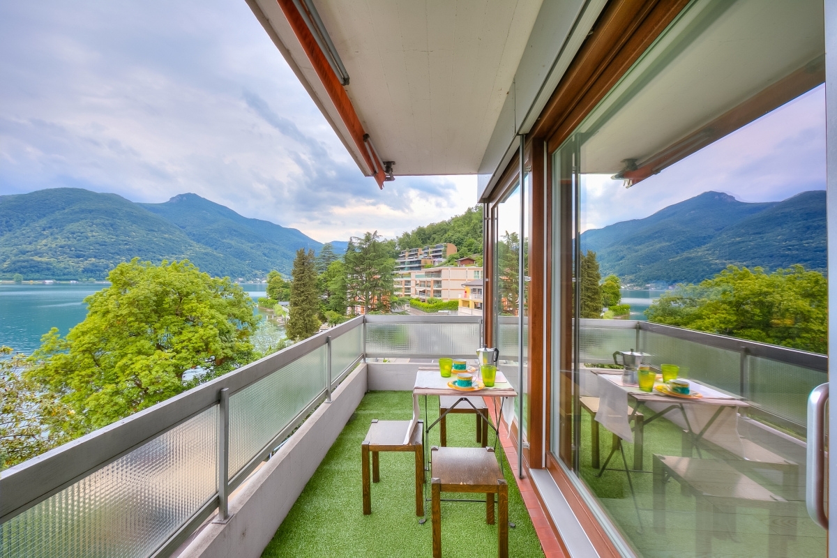 Proprietà di Happy.Rentals: ID 6012, con terrazza con vista sul lago e posti a sedere per pranzare all'aperto