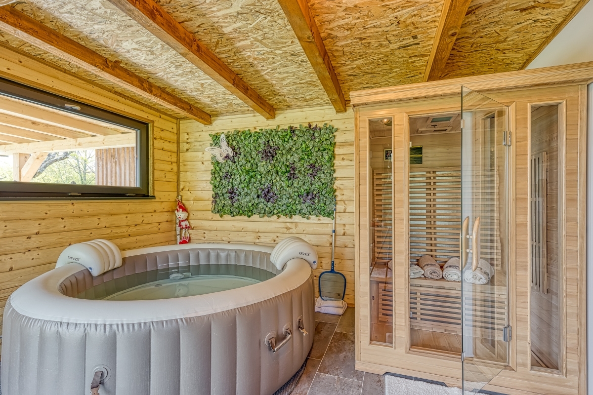 Bella proprietà rurale di Happy.Rentals con sauna esterna e vasca idromassaggio ID 7091