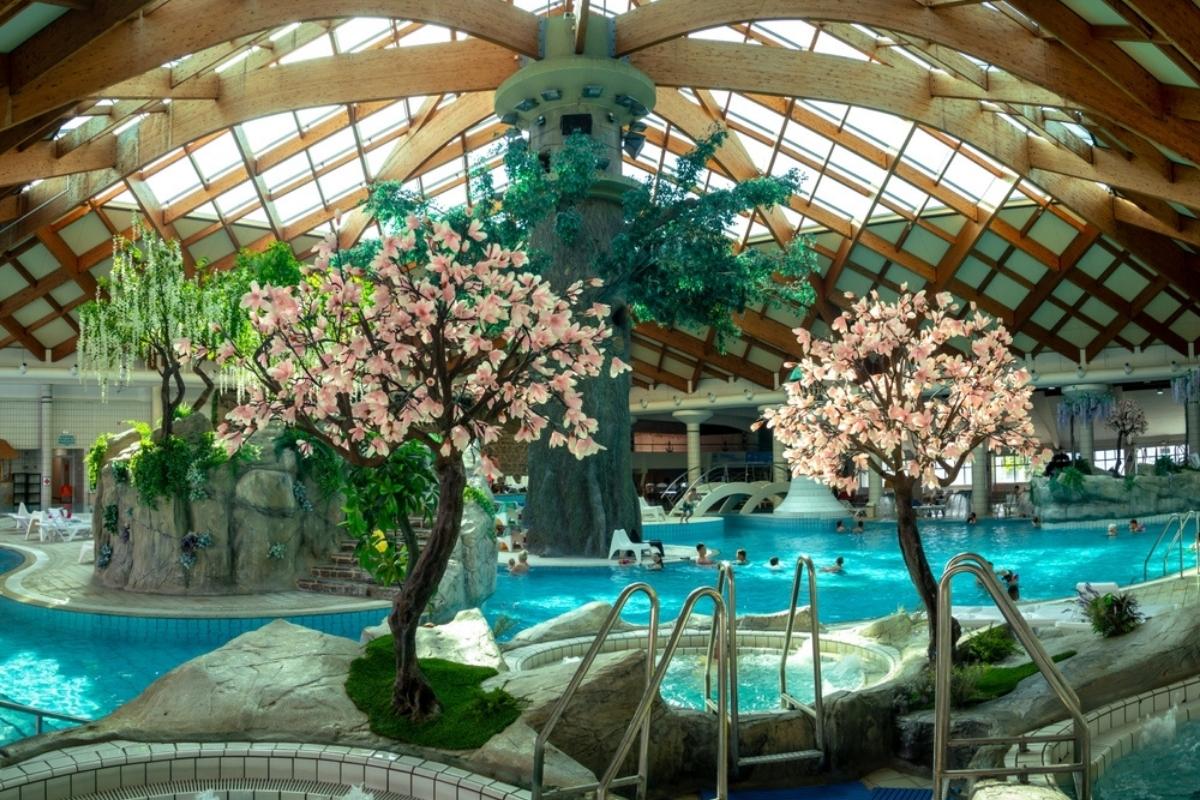Una piscina interna nella Riviera Termale Terme Catez, Slovenia