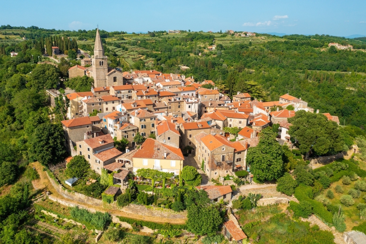 Veduta aerea della città di Groznjan in Istria, Croazia