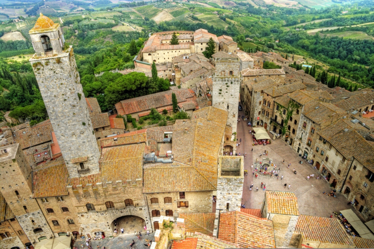 Veduta aerea della splendida cittadina medievale di San Gimignano Veduta aerea della splendida cittadina medievale di San Gimignano
