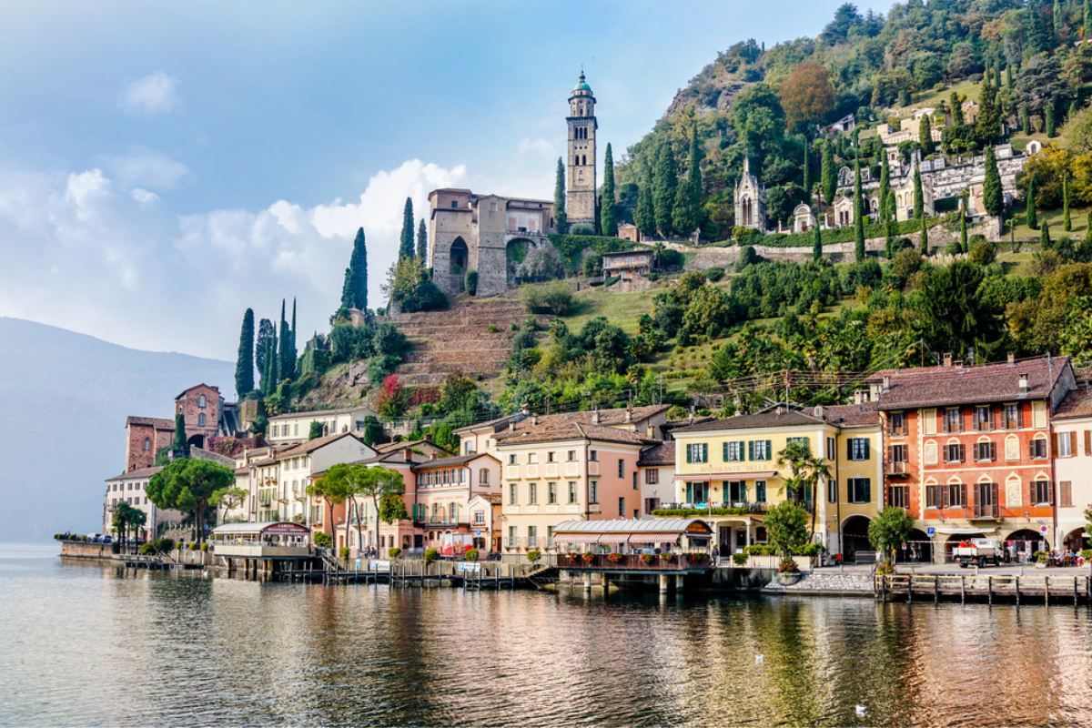 Veduta del villaggio di Morcote sul Lago di Lugano, in Svizzera. Morcote è considerata 