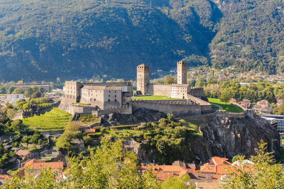 Vista di Castelgrande dal Castello di Montebello di Bellinzona, Ticino, Svizzera