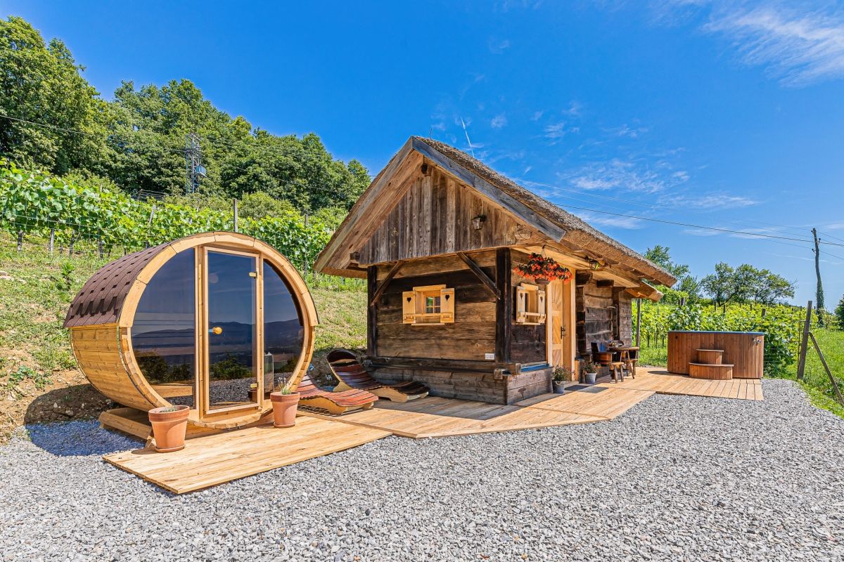 Wineyard cottage in the Slovenian countryside with sauna and hot tub